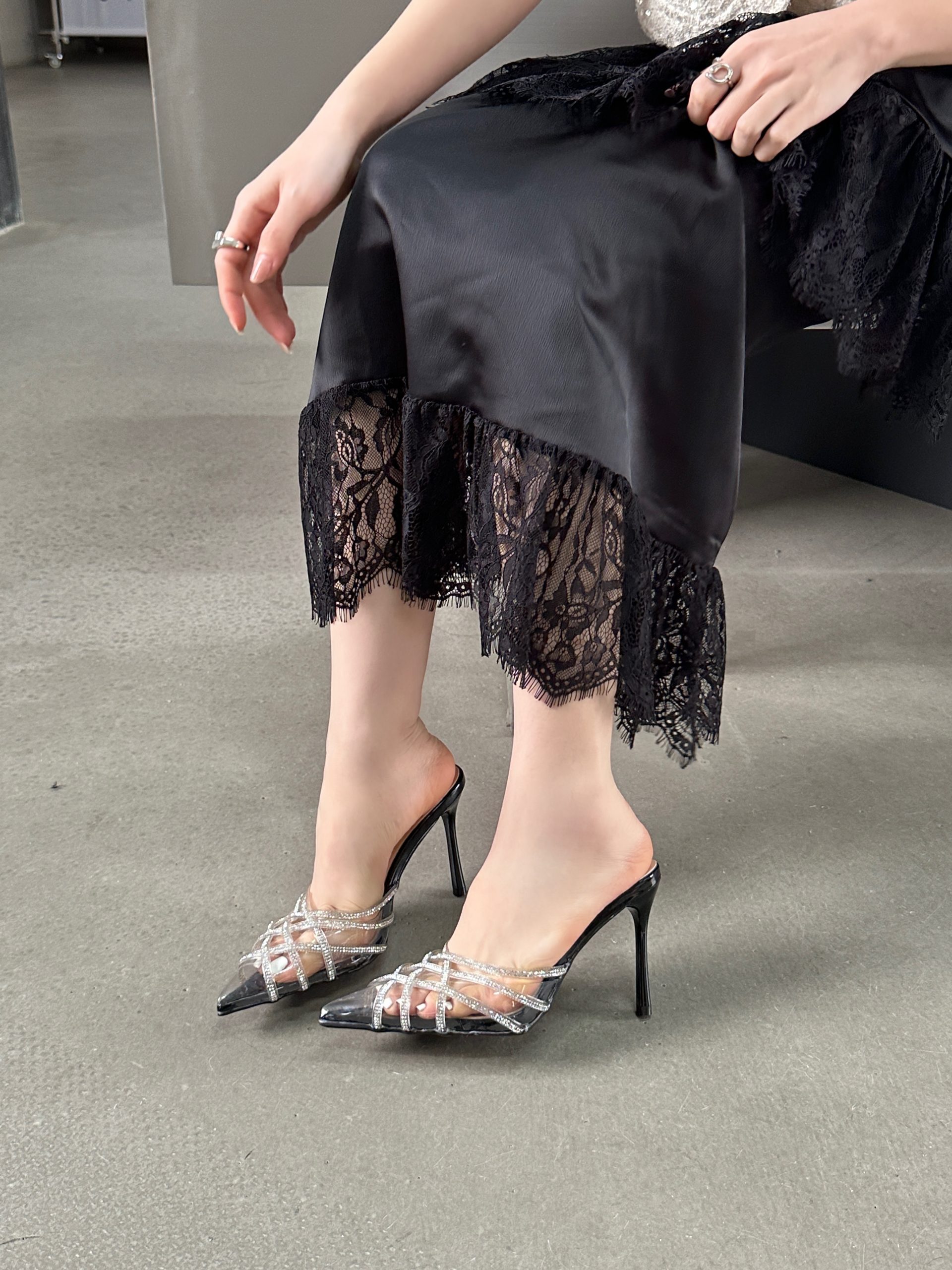 2024 Spring New Pointed Toe Thin Heel European American Fashion Women's Shoes 35-40 - Image 2