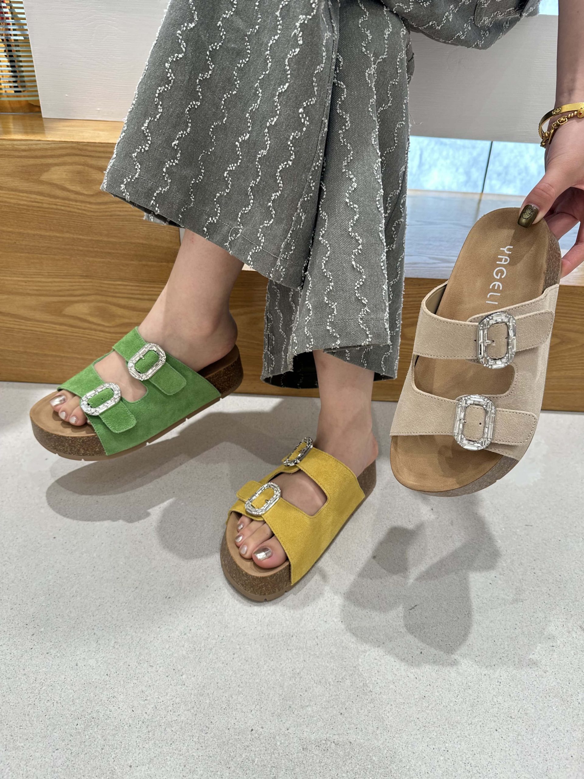 2025 New Thick Sole Rhinestone Buckle Women's Slippers Fashion Casual Sandals Versatile Birkenstock - Image 3